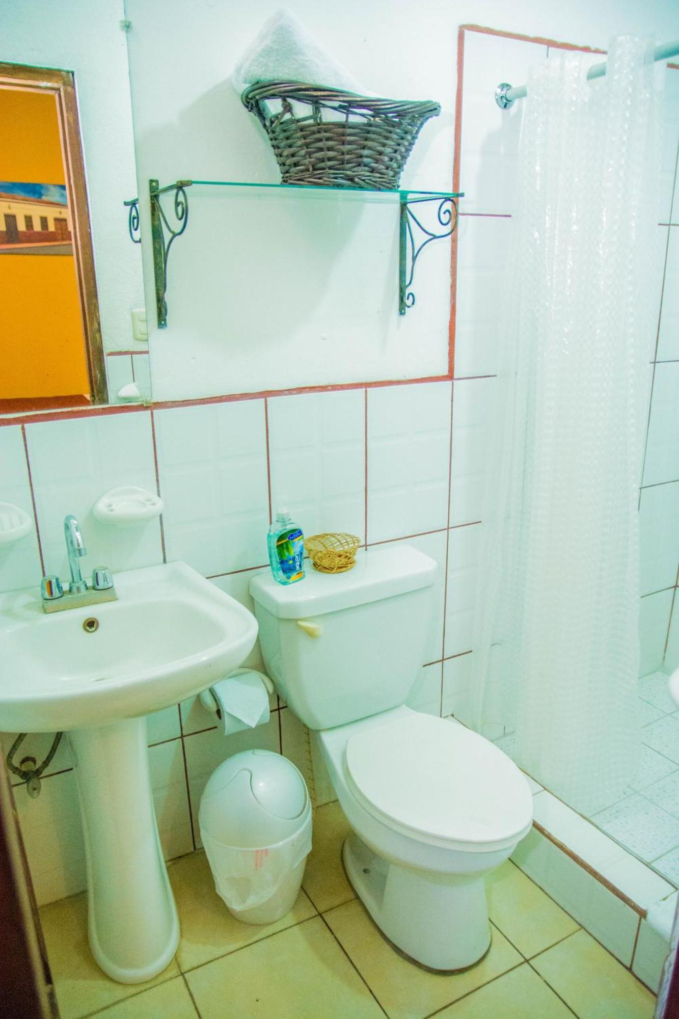 Hostal Fuente Castalia, B Y B Leon Bagian luar foto