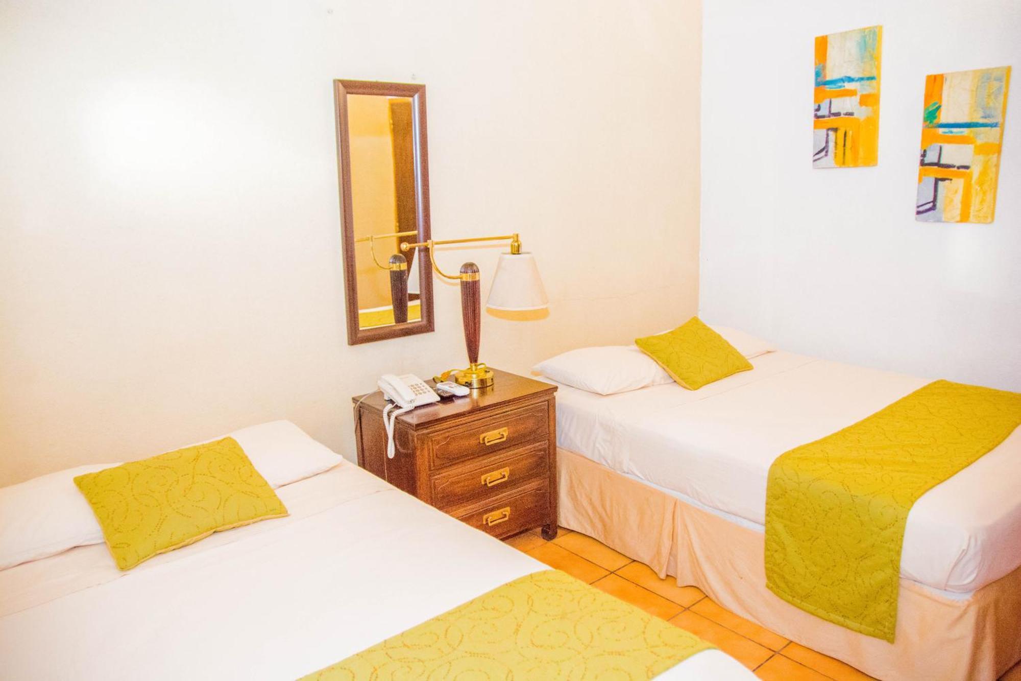Hostal Fuente Castalia, B Y B Leon Bagian luar foto