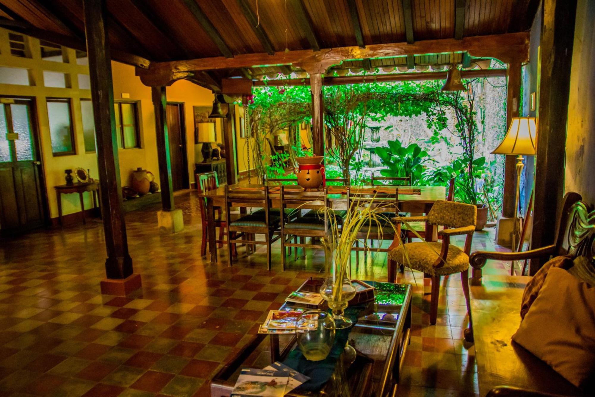 Hostal Fuente Castalia, B Y B Leon Bagian luar foto