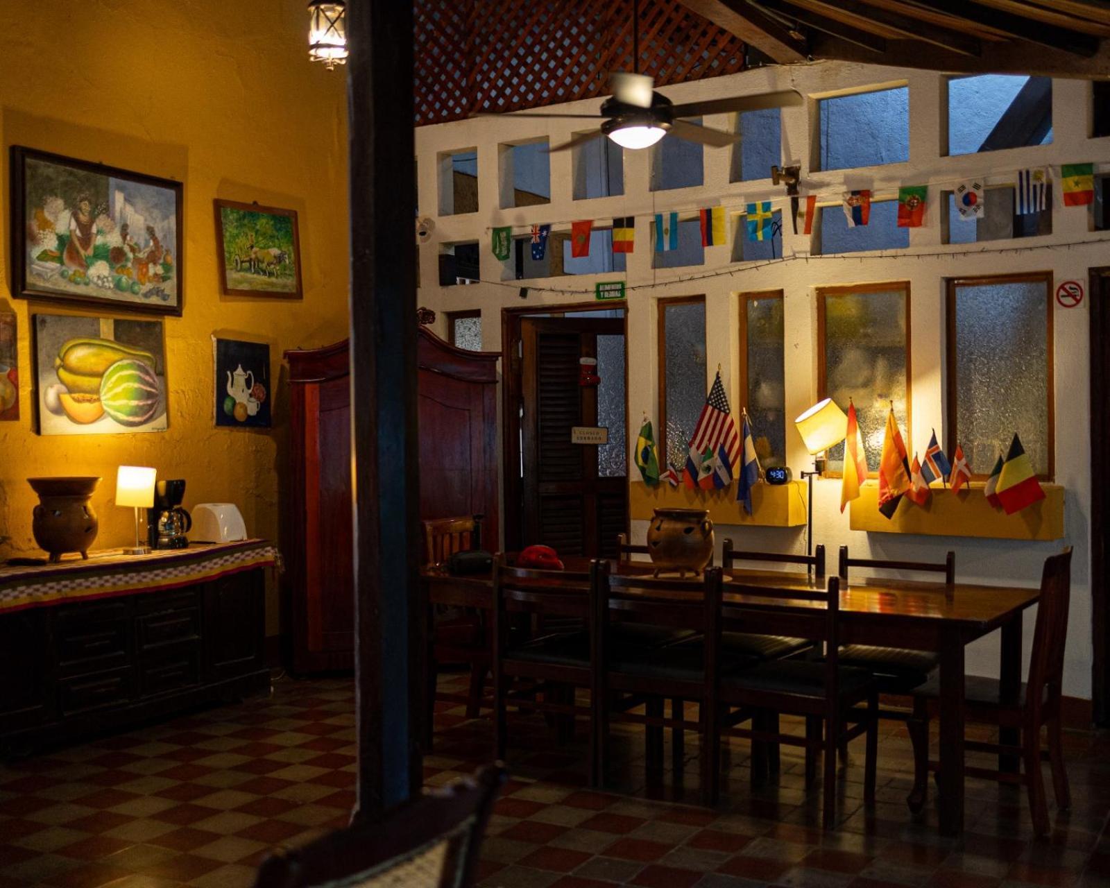 Hostal Fuente Castalia, B Y B Leon Bagian luar foto